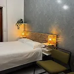Apartment Domus Lombardi *